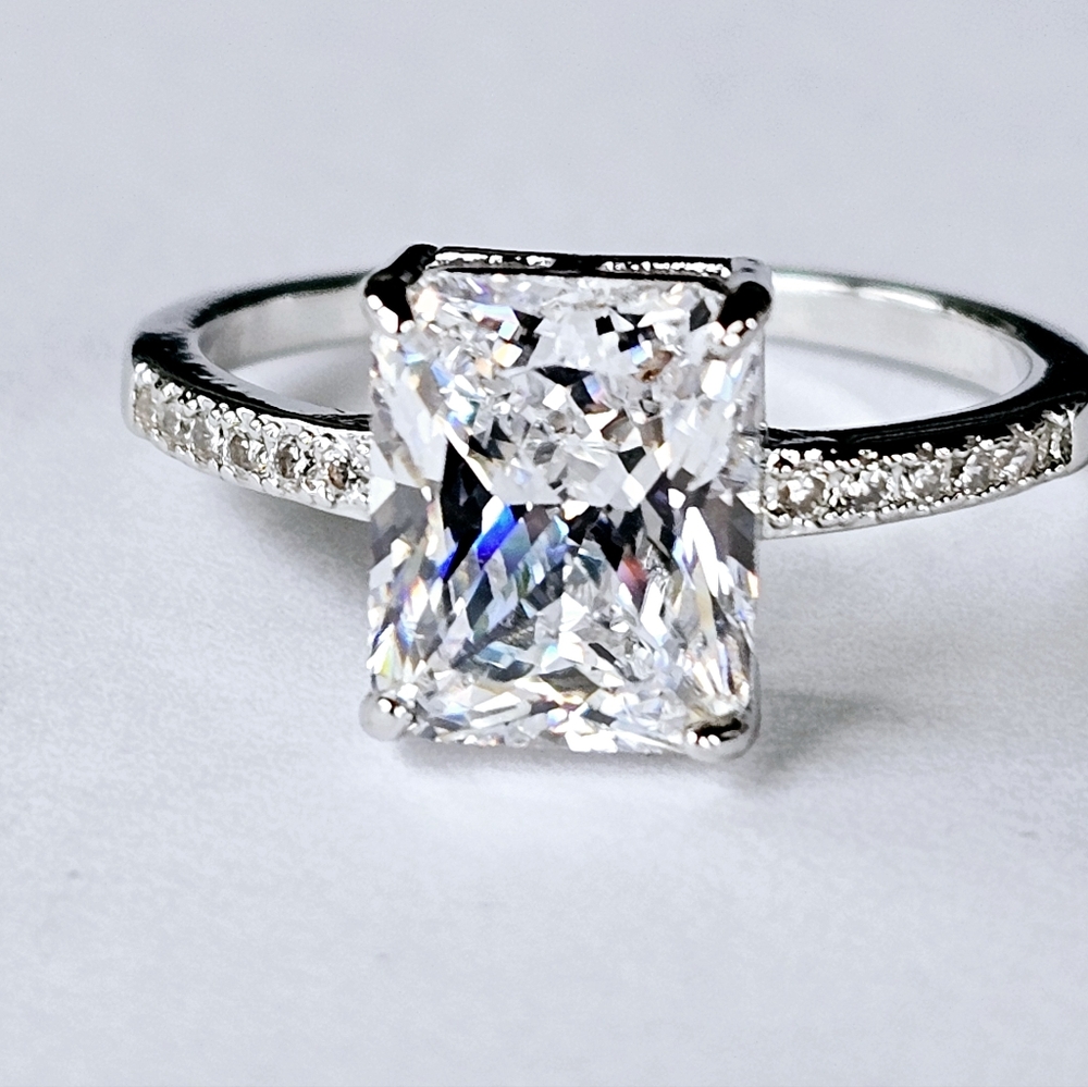 Genuine 5 Carat Radiant Cut GRA Cerified Moissanite Ring 18k/925 Sz 9!